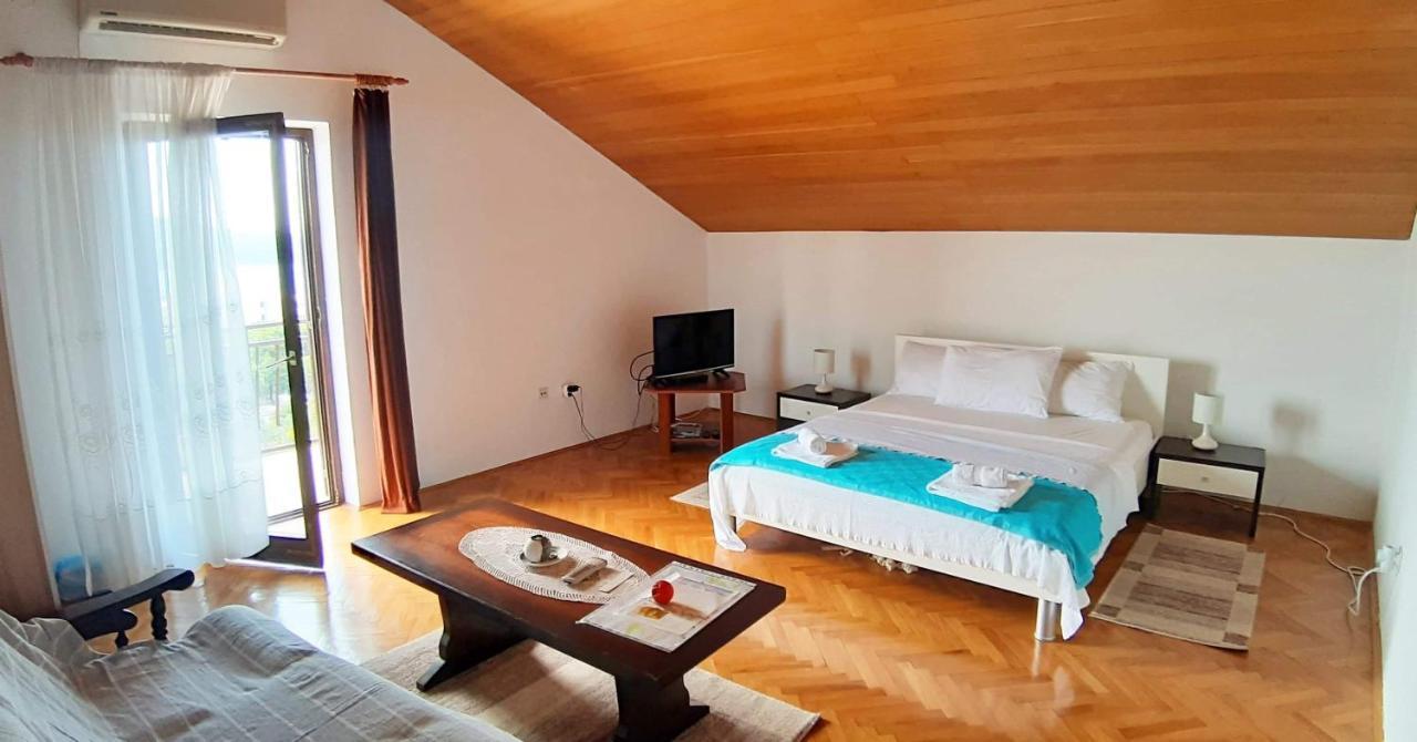 Apartmani Ruzmarin - Seget Donji, Trogir Extérieur photo