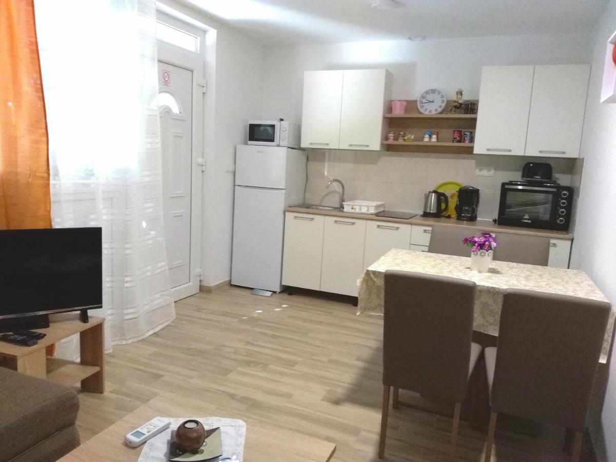 Apartmani Ruzmarin - Seget Donji, Trogir Extérieur photo